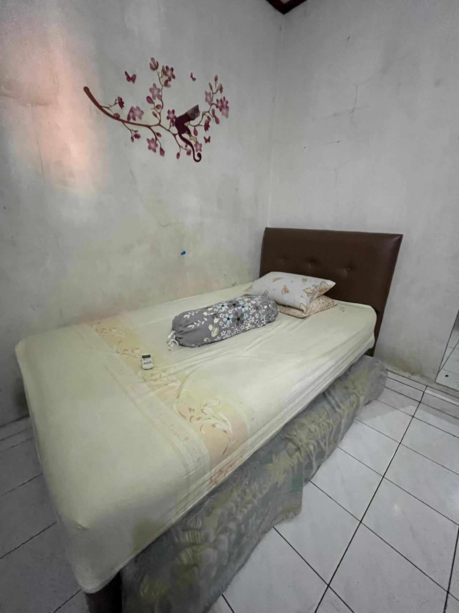 Spot On 94142 Al Fatih Residence Syariah 2 Jakarta Exterior photo